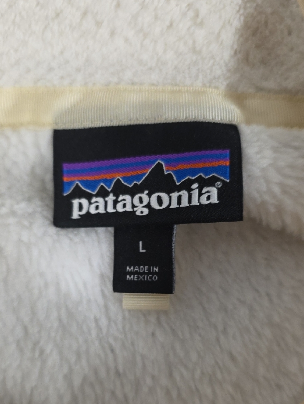 Patagonia Cream Snap-T Fleece Pullover with Beige Pocket Accent - Picture 3 of 3
